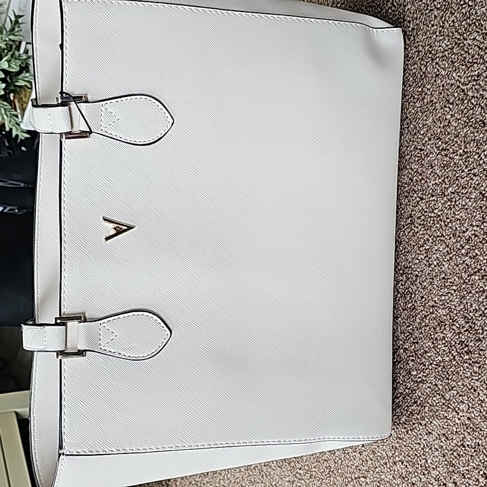 Handbag - Picture 3 of 16